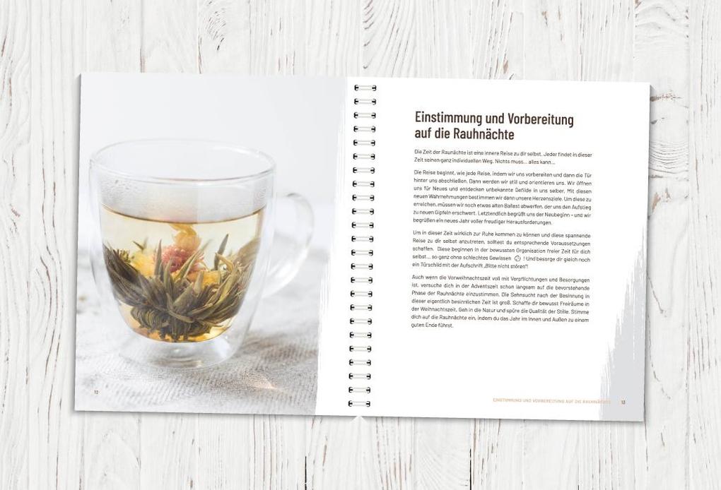 Weitere Ansicht: Die Rauhnächte - Im Fluss der Zeiten: Ein Workbook für die 12 heiligen Nächte mit viel Raum für eigene Notizen | Annett Hering