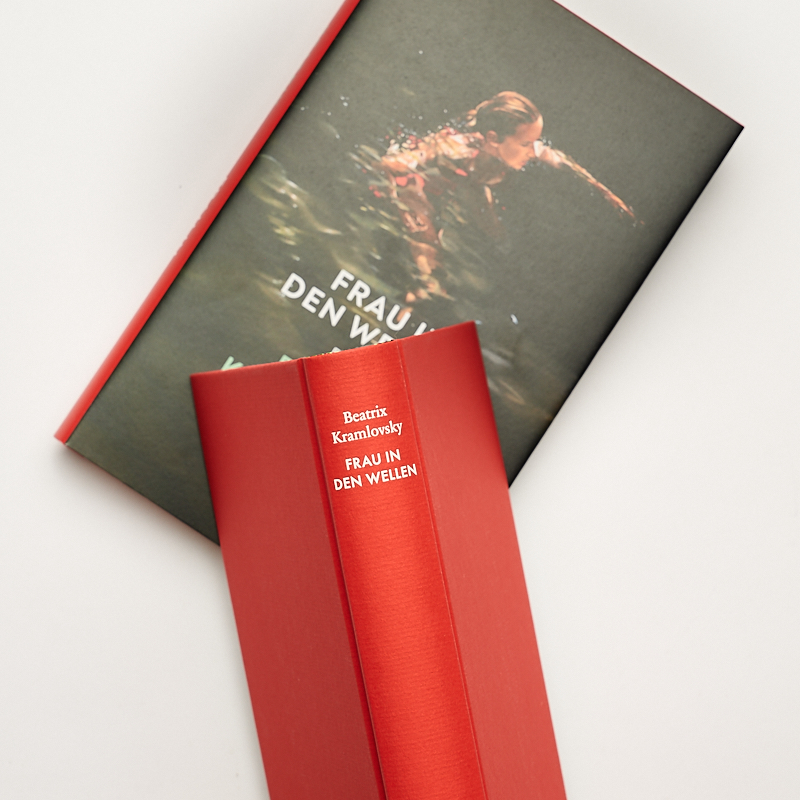 Weitere Ansicht: Frau in den Wellen | Beatrix Kramlovsky