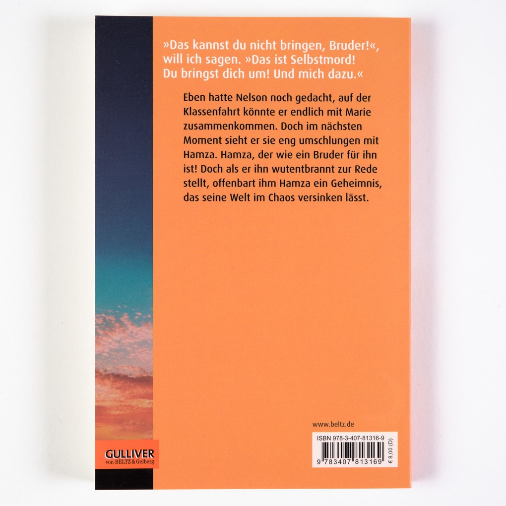 Weitere Ansicht: Keiner zwischen uns | Carolin Hristev