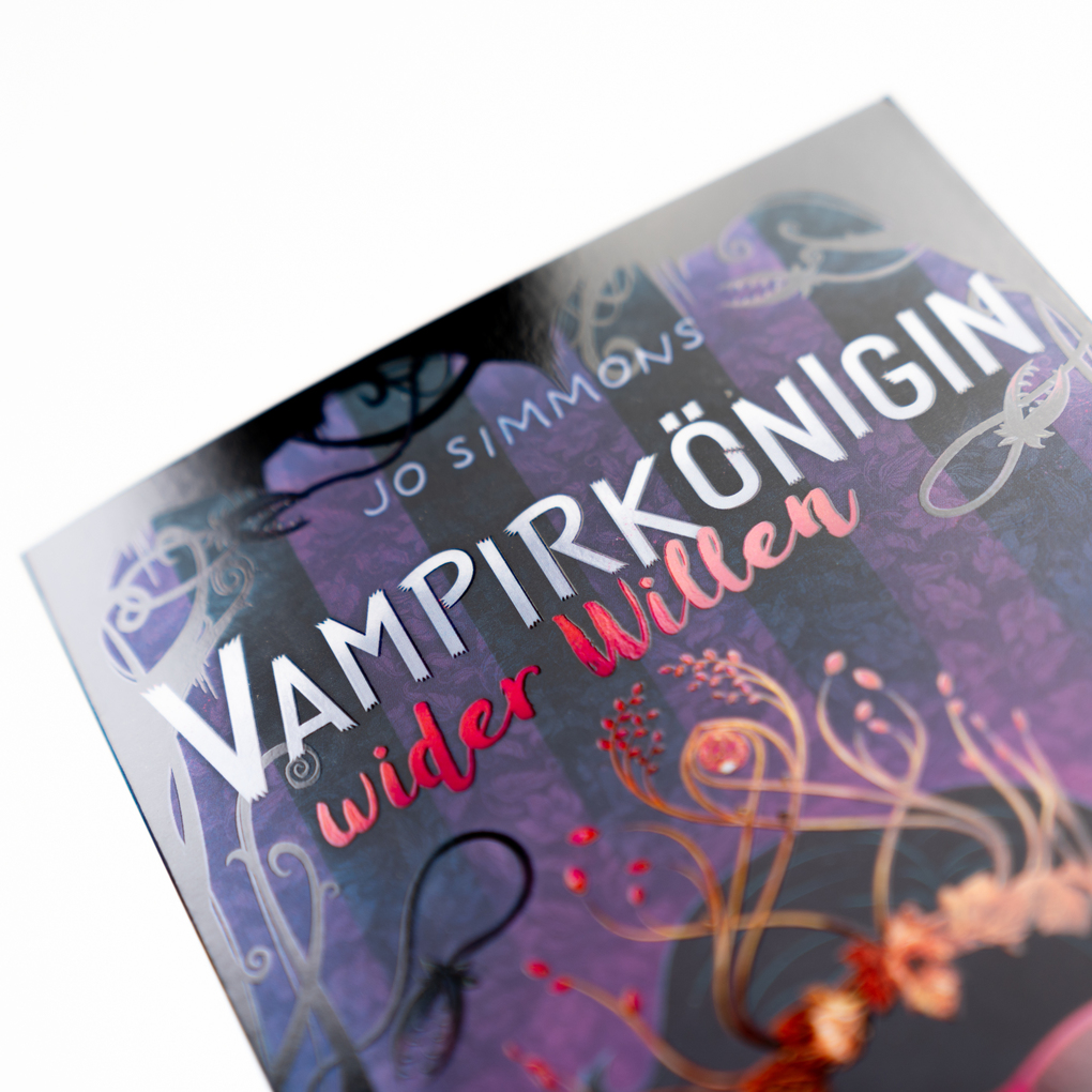 Weitere Ansicht: Vampirkönigin wider Willen. Fake it till you make it | Jo Simmons