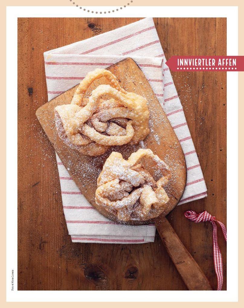 Weitere Ansicht: Bäuerinnen backen traditionelles Festgebäck