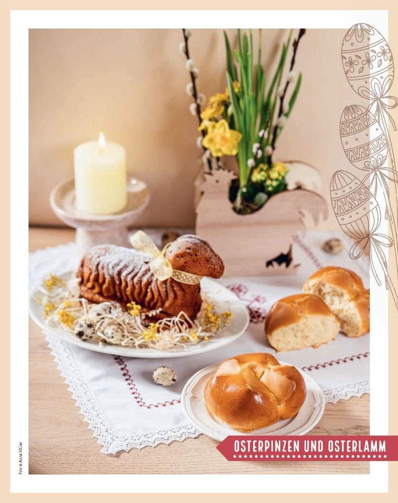 Weitere Ansicht: Bäuerinnen backen traditionelles Festgebäck