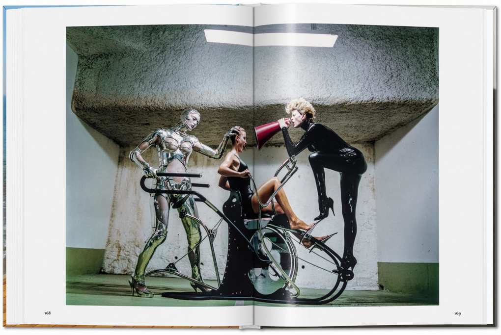 Weitere Ansicht: Helmut Newton | Sarah Mower