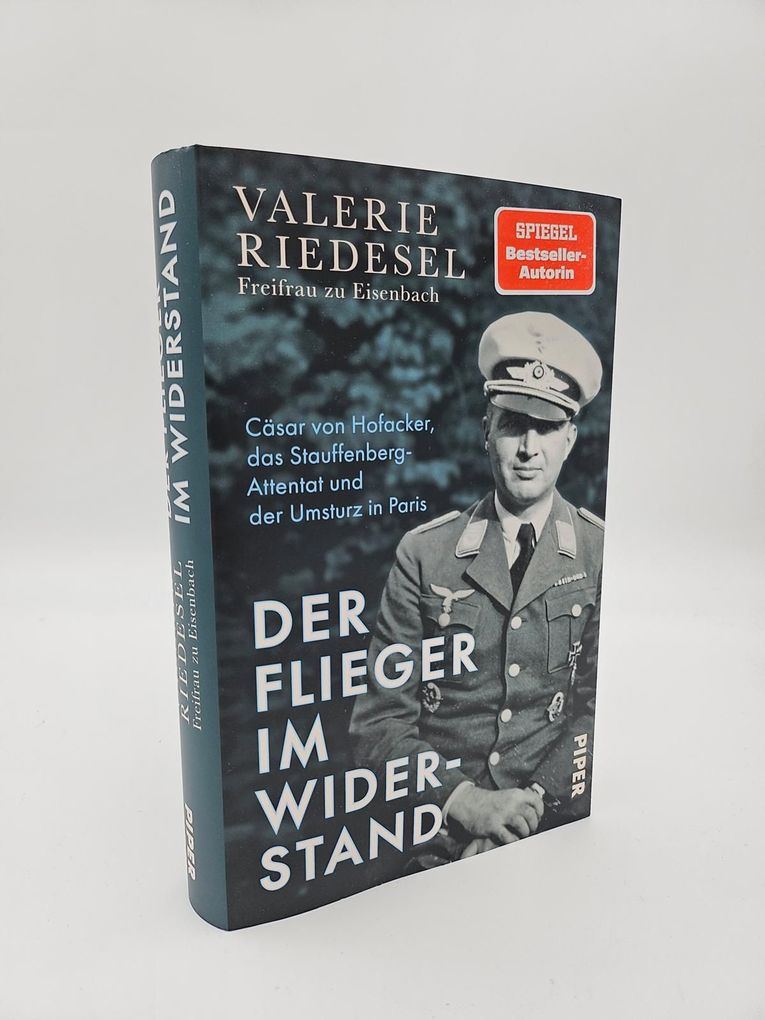 Weitere Ansicht: Der Flieger im Widerstand | Valerie Riedesel Freifrau zu Eisenbach