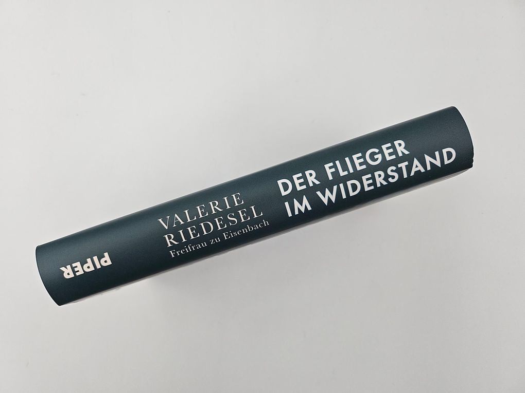 Weitere Ansicht: Der Flieger im Widerstand | Valerie Riedesel Freifrau zu Eisenbach