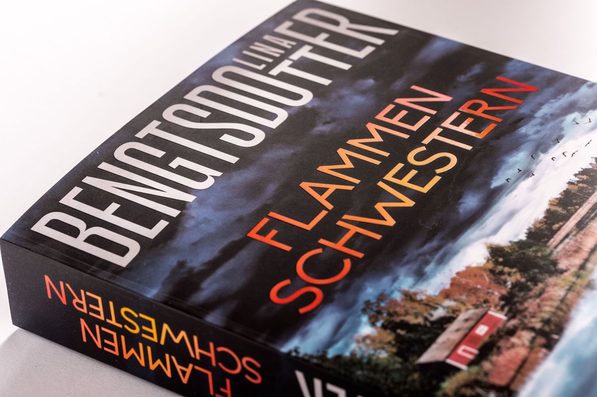 Weitere Ansicht: Flammenschwestern | Lina Bengtsdotter