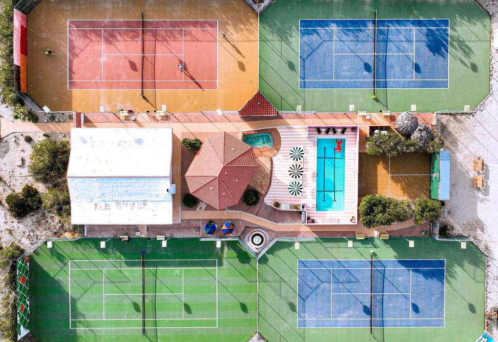 Weitere Ansicht: The Tennis Court | Nick Pachelli