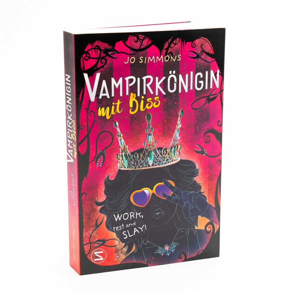 Weitere Ansicht: Vampirkönigin mit Biss. | Jo Simmons