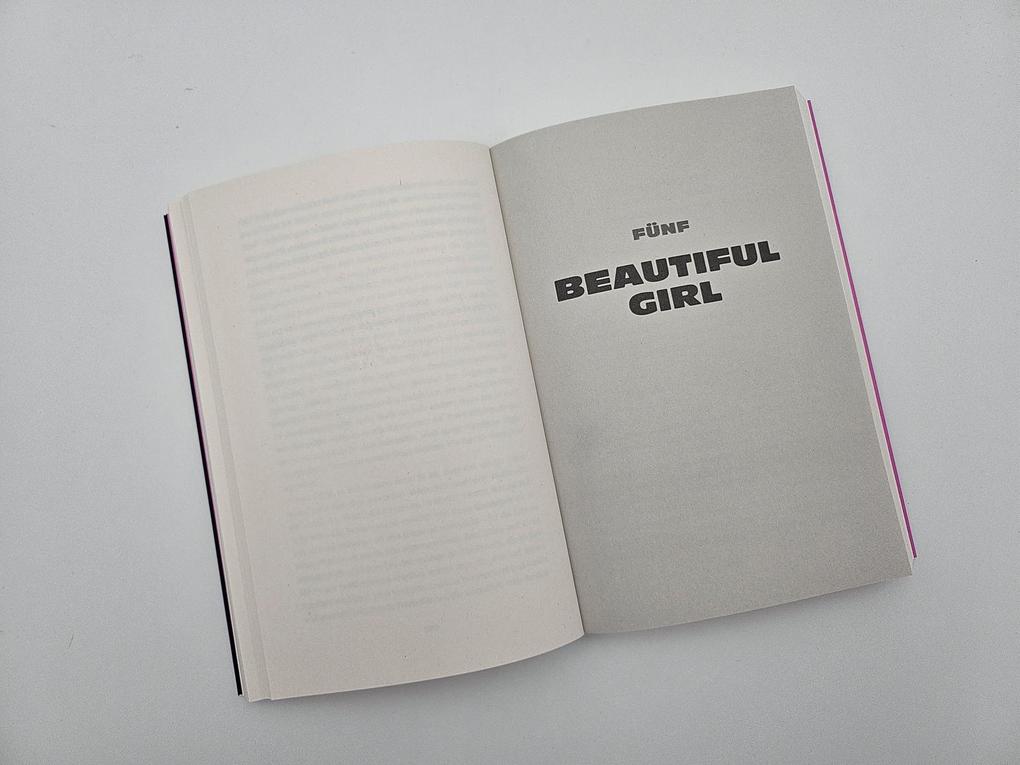 Weitere Ansicht: Girl vs. Girl | Sophie Gilbert