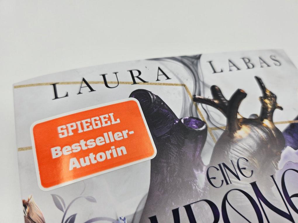 Weitere Ansicht: Eine Krone aus Herz und Asche | Laura Labas