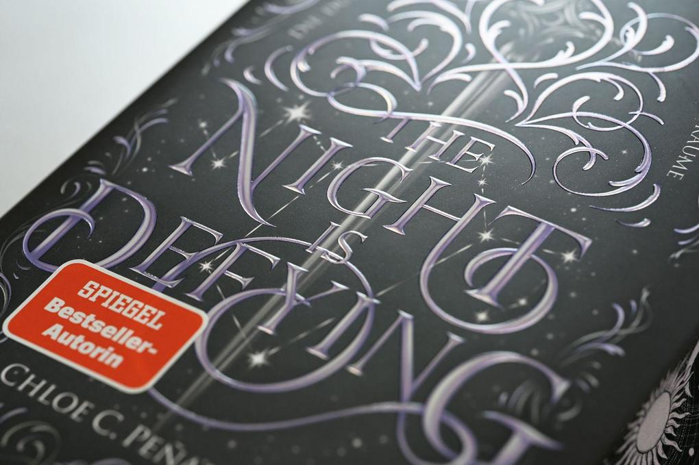 Weitere Ansicht: The Night is Defying | Chloe C. Peñaranda