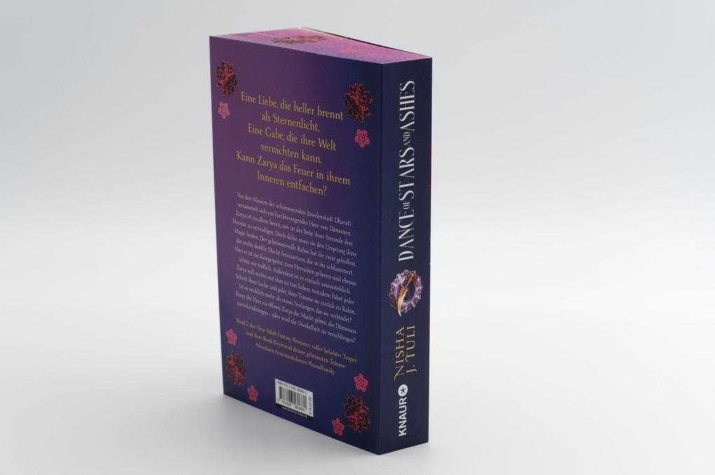 Weitere Ansicht: Dance of Stars and Ashes | Nisha J. Tuli