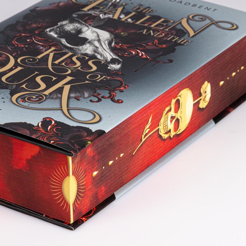 Weitere Ansicht: The Fallen and the Kiss of Dusk (Crowns of Nyaxia 4) | Carissa Broadbent