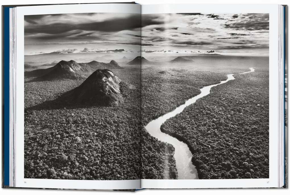Weitere Ansicht: Sebastião Salgado. Amazônia. 45th Ed.