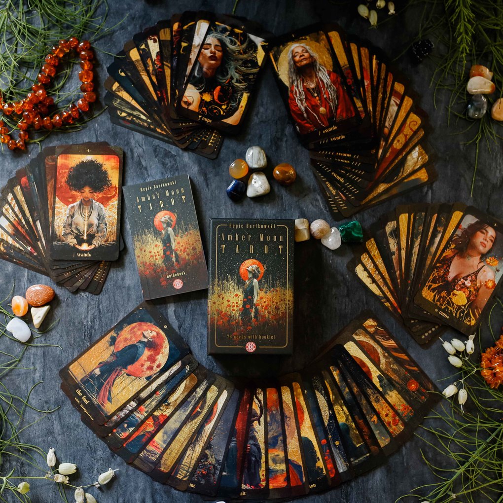 Weitere Ansicht: Amber Moon Tarot - 78 tarot cards and 80-page booklet (English) | Hepie Bartkowski