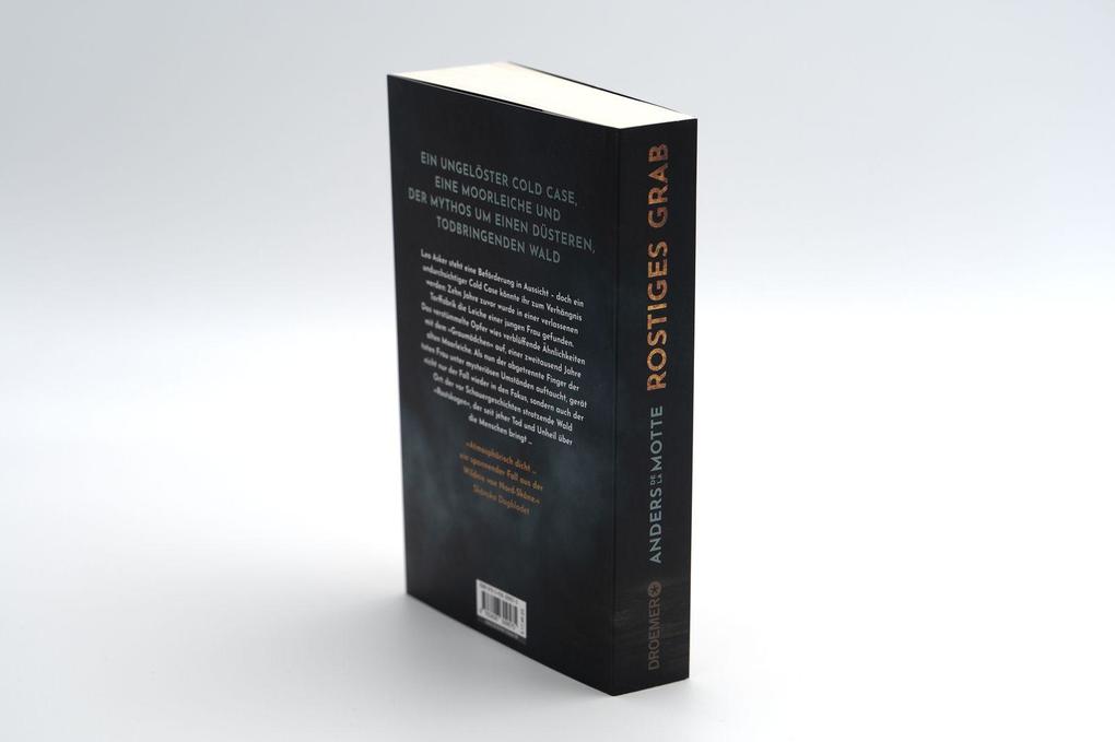 Weitere Ansicht: Rostiges Grab | Anders de la Motte