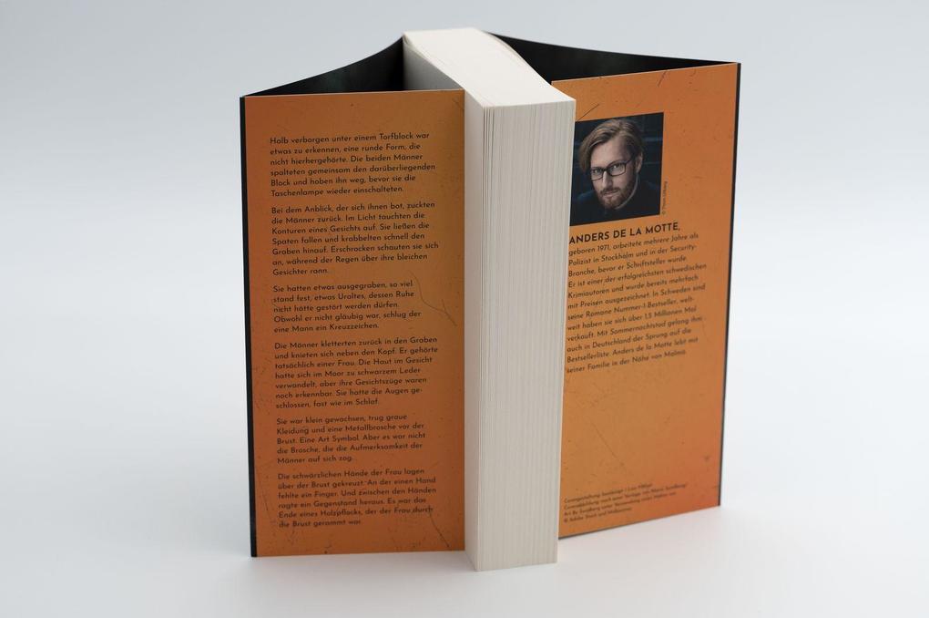 Weitere Ansicht: Rostiges Grab | Anders de la Motte