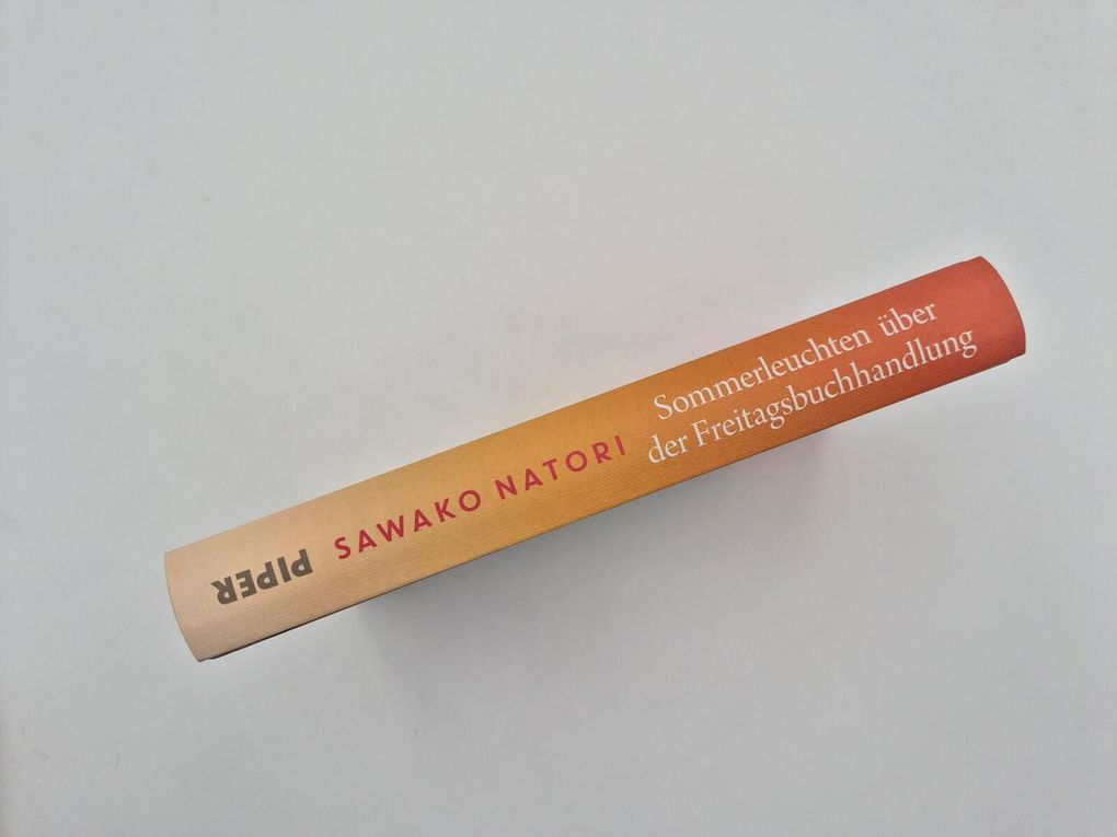 Weitere Ansicht: Sommerleuchten über der Freitagsbuchhandlung | Sawako Natori