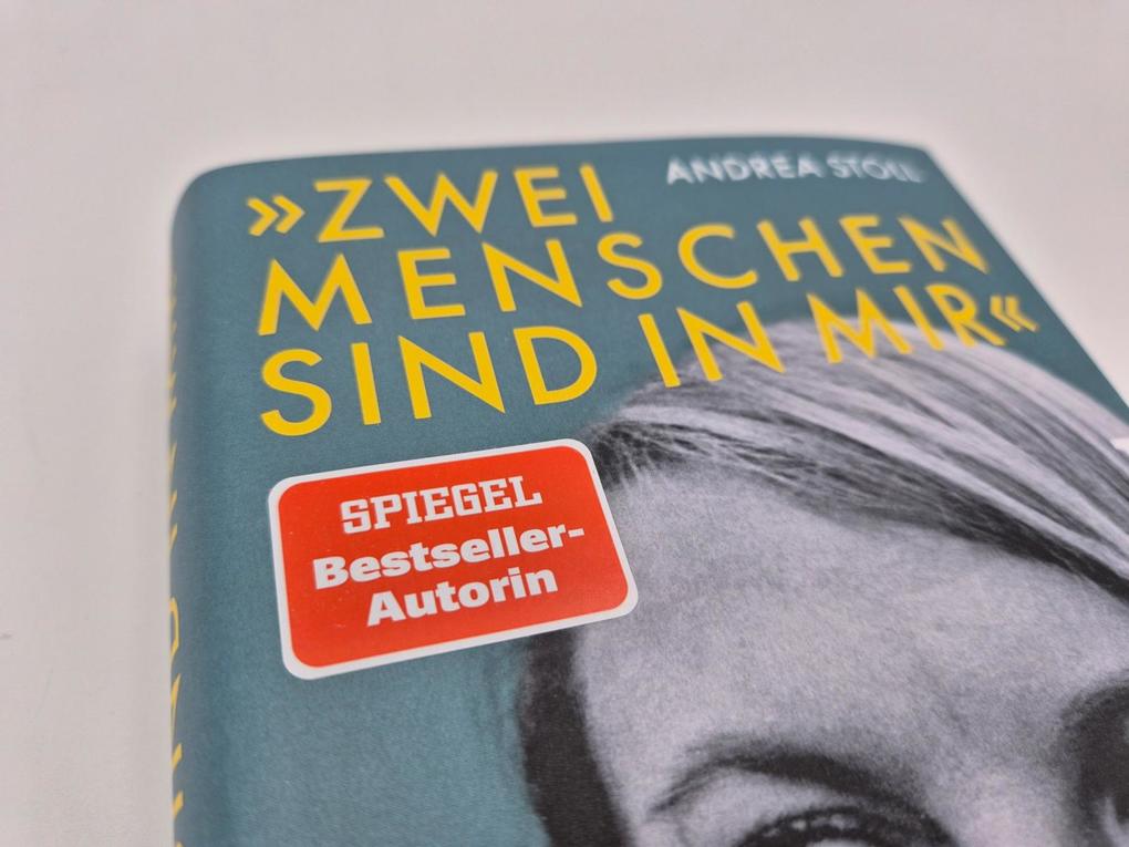 Weitere Ansicht: 'Zwei Menschen sind in mir' | Andrea Stoll