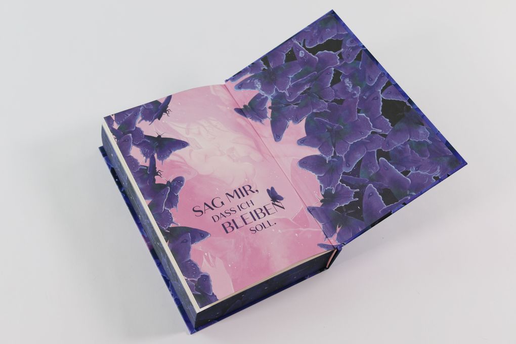 Weitere Ansicht: Moth Dark | Kika Hatzopoulou