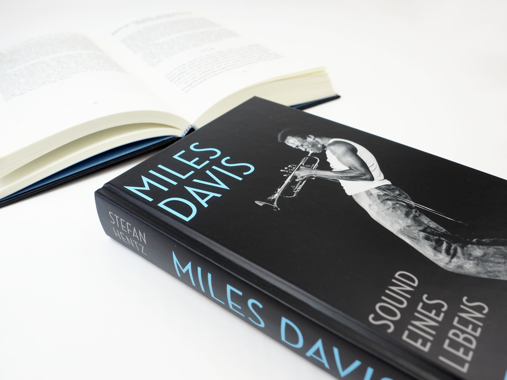 Weitere Ansicht: Miles Davis. Sound eines Lebens | Stefan Hentz
