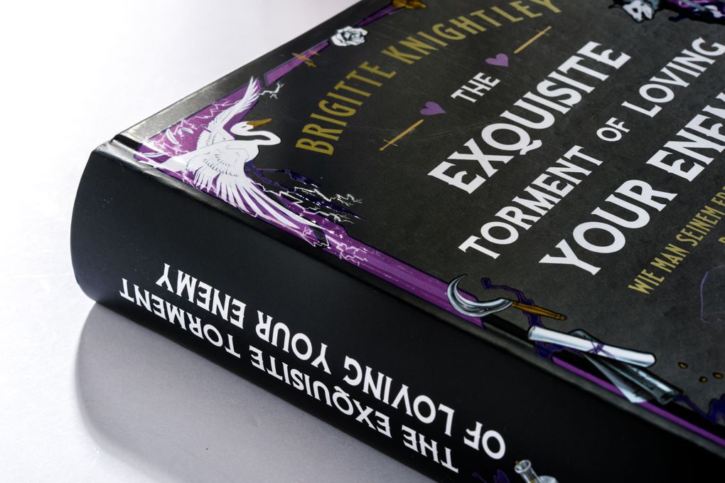Weitere Ansicht: The Exquisite Torment of Loving Your Enemy - Wie man seinem Erzfeind (hoffentlich) das Leben rettet | Brigitte Knightley