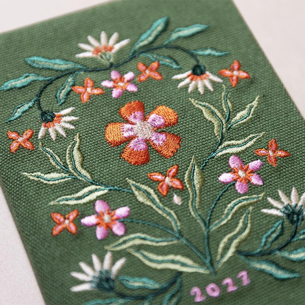 Weitere Ansicht: Taschenkalender A6 2027: Blütenmotiv, bestickt, grün