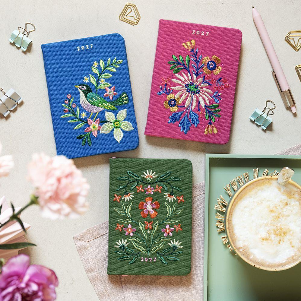 Weitere Ansicht: Taschenkalender A6 2027: Vogel und Blüten, bestickt, blau