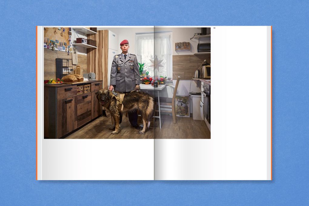 Weitere Ansicht: In Uniform