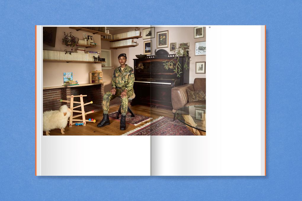 Weitere Ansicht: In Uniform