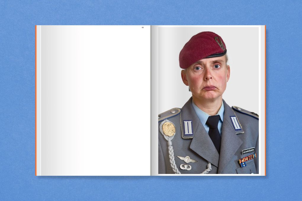 Weitere Ansicht: In Uniform