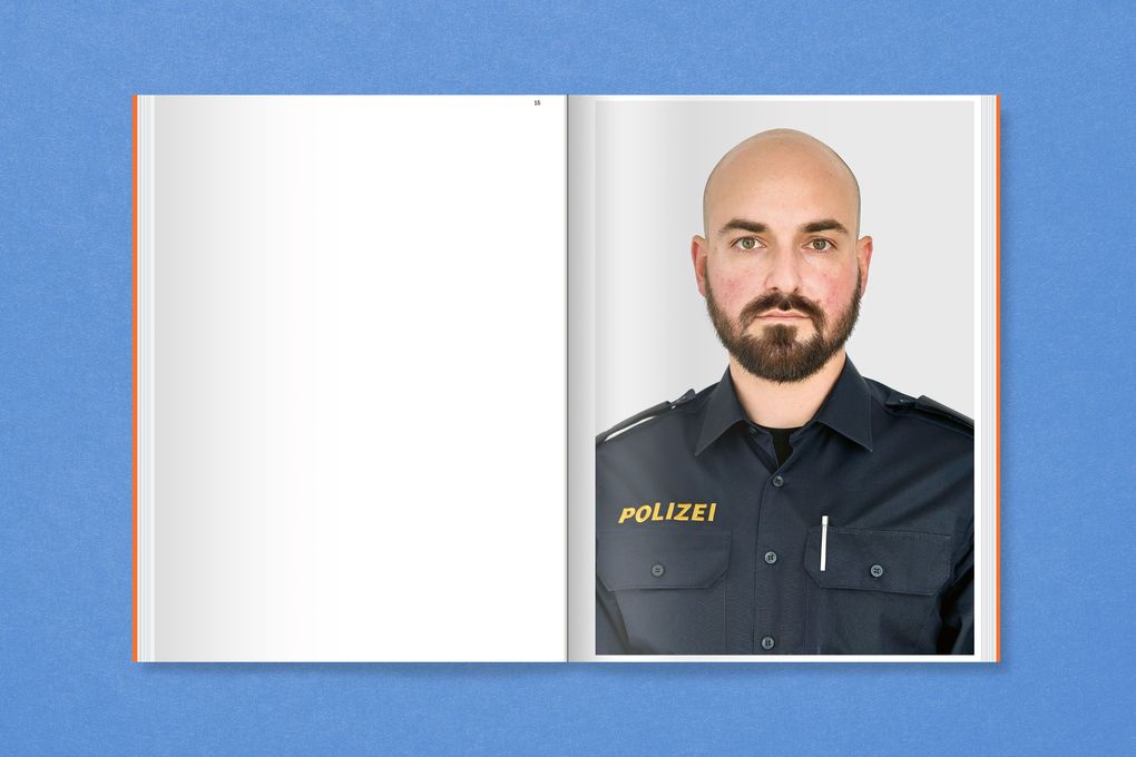 Weitere Ansicht: In Uniform