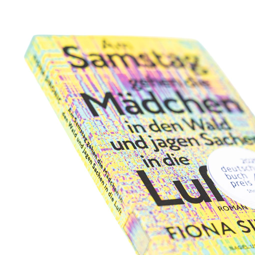 Weitere Ansicht: Am Samstag gehen die Mädchen in den Wald und jagen Sachen in die Luft | Fiona Sironic