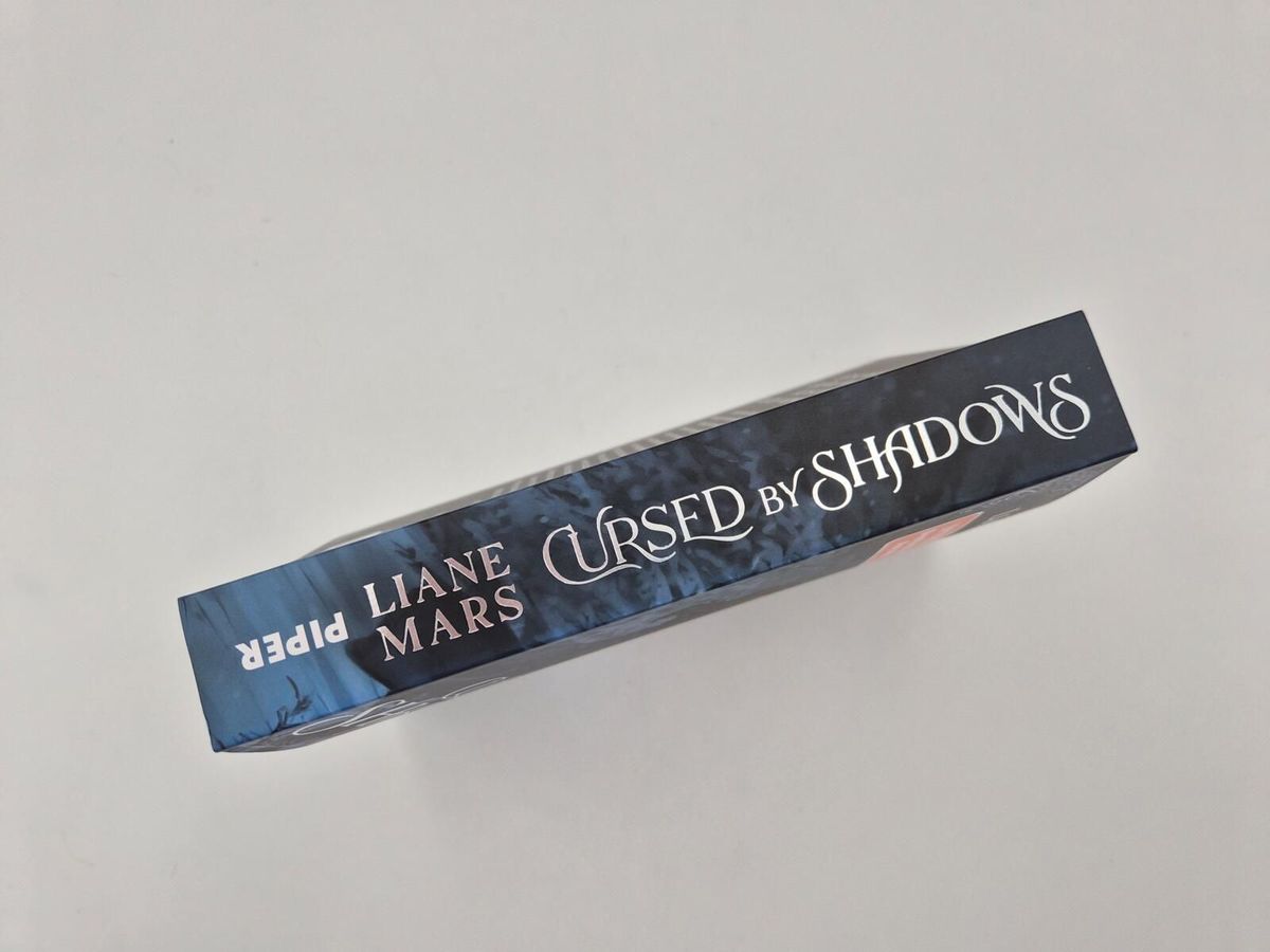 Weitere Ansicht: Cursed by Shadows | Liane Mars