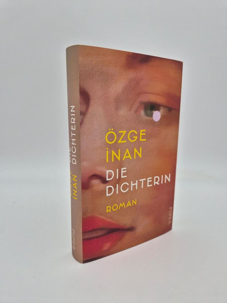 Weitere Ansicht: Die Dichterin | Özge nan