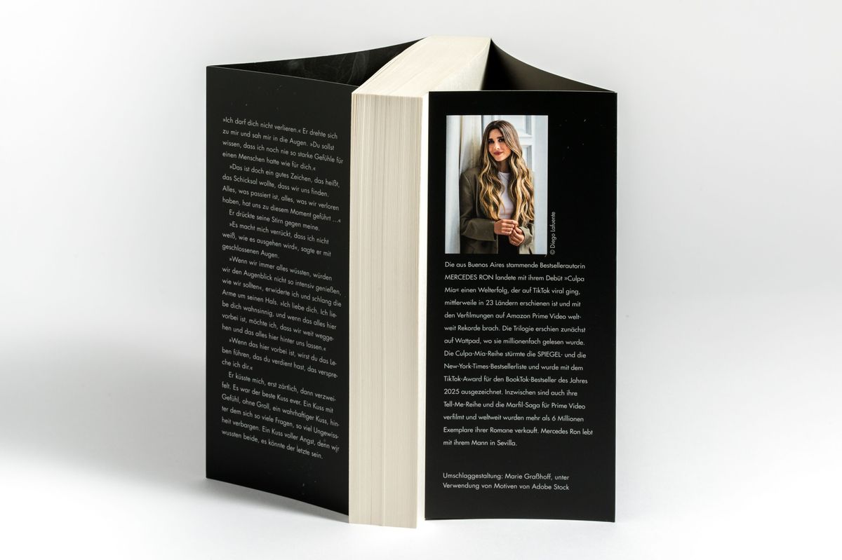 Weitere Ansicht: Drawn Apart | Mercedes Ron