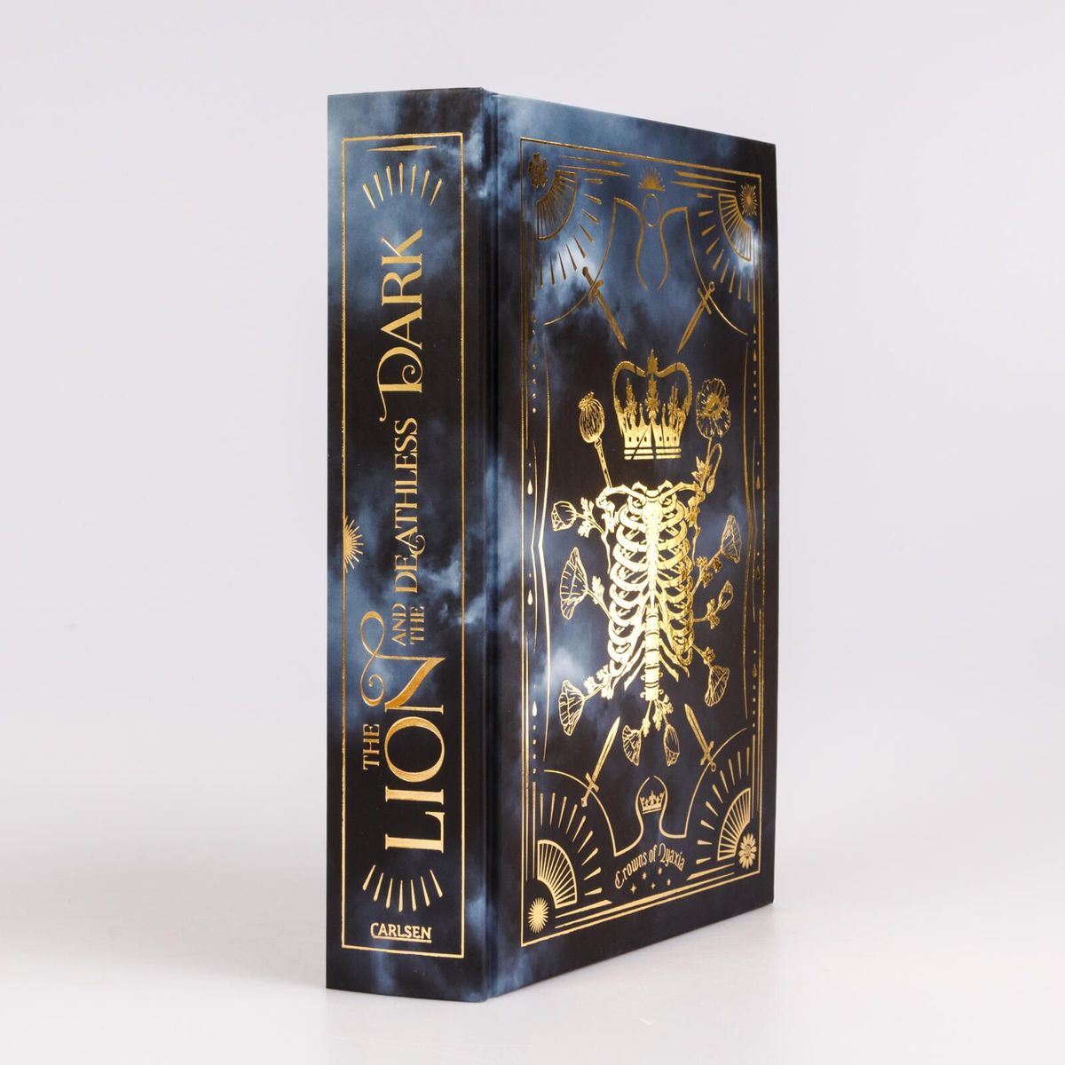 Weitere Ansicht: The Lion and the Deathless Dark (Crowns of Nyaxia 5) | Carissa Broadbent