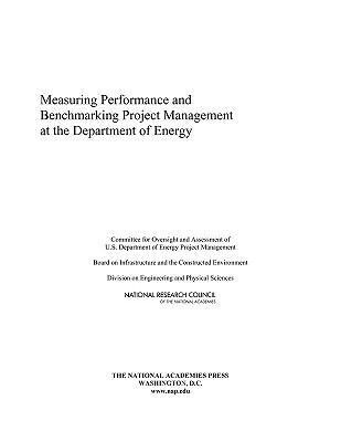 Measuring Performance and Benchmarking Project Management at the Department of Energy als Taschenbuch